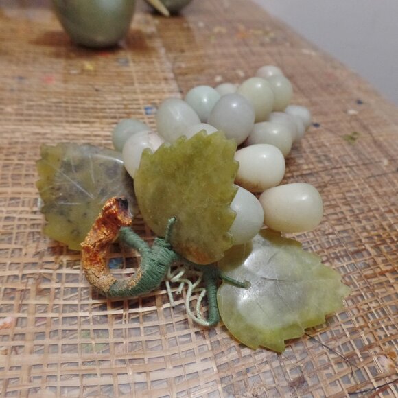 Lot of 5 Chinese Carved Jade Stone Fruit Apples Pear Peach And Grapes Vintage - Picture 7 of 16